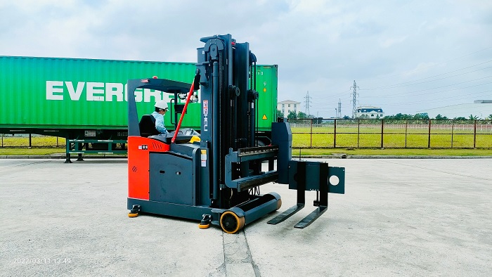 Xe nâng điện 3 chiều model OPD15 nâng cao từ 5-10 mét