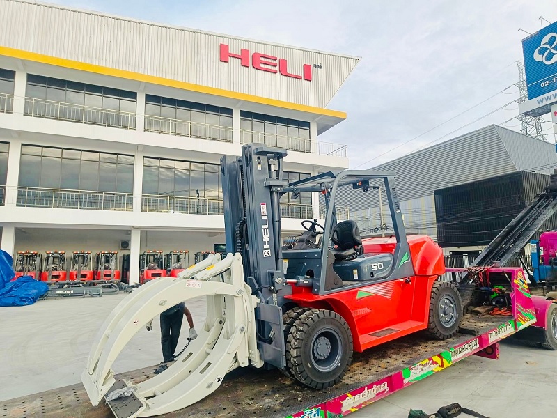 Transporting 5-ton forklift with 600mm center roll paper clips to Bac Ninh customers