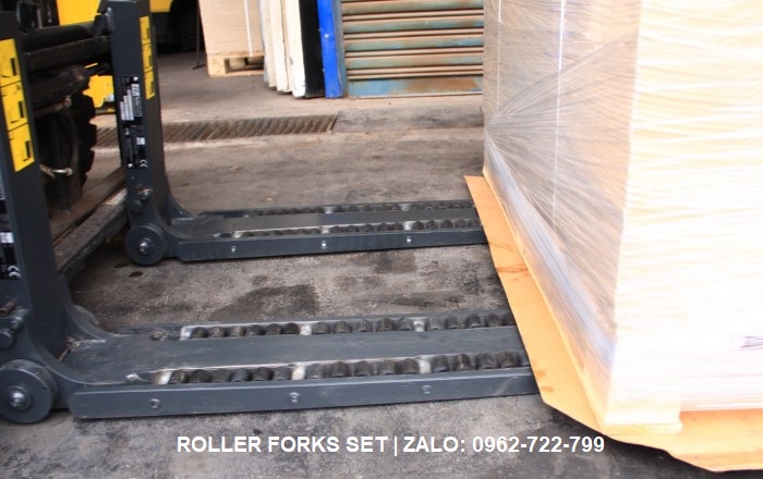 Bộ càng nâng con lăn lắp cho xe nâng Ruller Forks