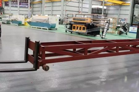 Càng đẩy hàng trong container
