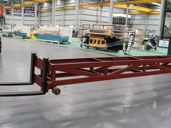 Càng đẩy hàng trong container Càng đẩy hàng trong container