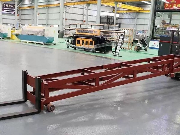 Càng kéo đẩy pallet trong container Càng kéo đẩy pallet trong container